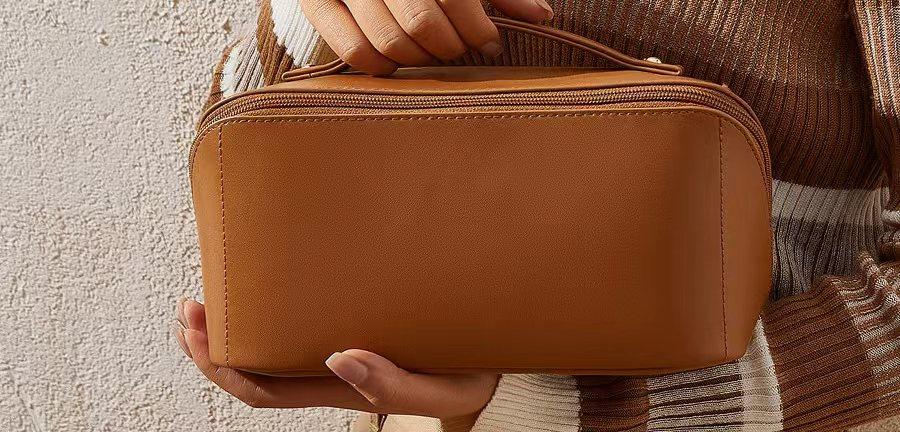 Wholesale custom jewelry organizer bags and portable cosmetic cases